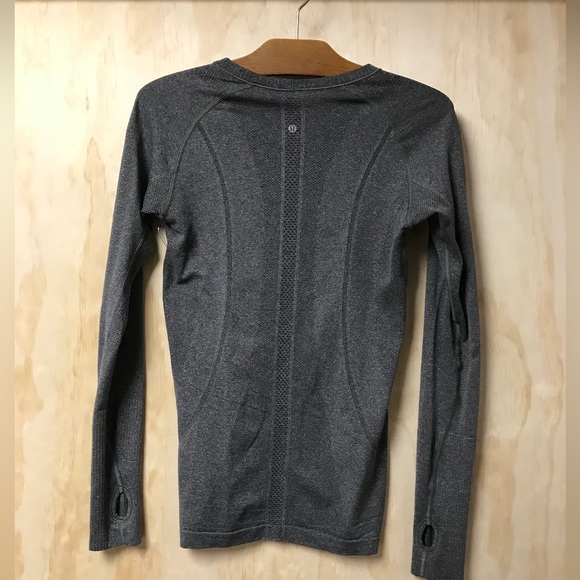 Lululemon size medium long sleeve work out top - Picture 2 of 2